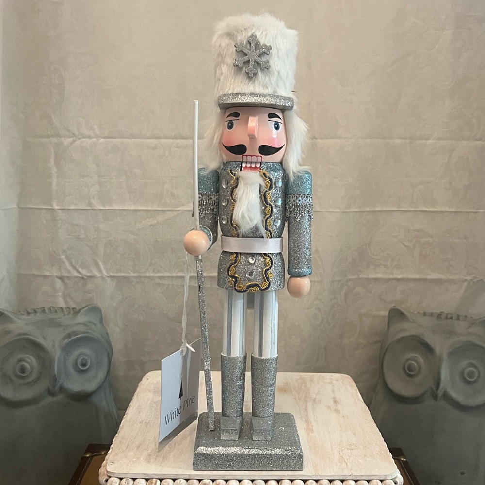 ⚡️White Pine Christmas Nutcracker Decor